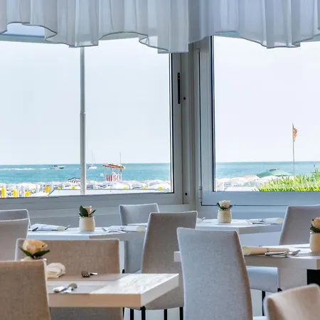 Montecarlo Hotel 3*