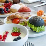 Montecarlo 3 Stelle Superior Отель 3*