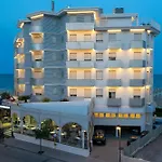 Отель Montecarlo 3 Stelle Superior Каорле