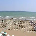 Отель Montecarlo 3 Stelle Superior Каорле